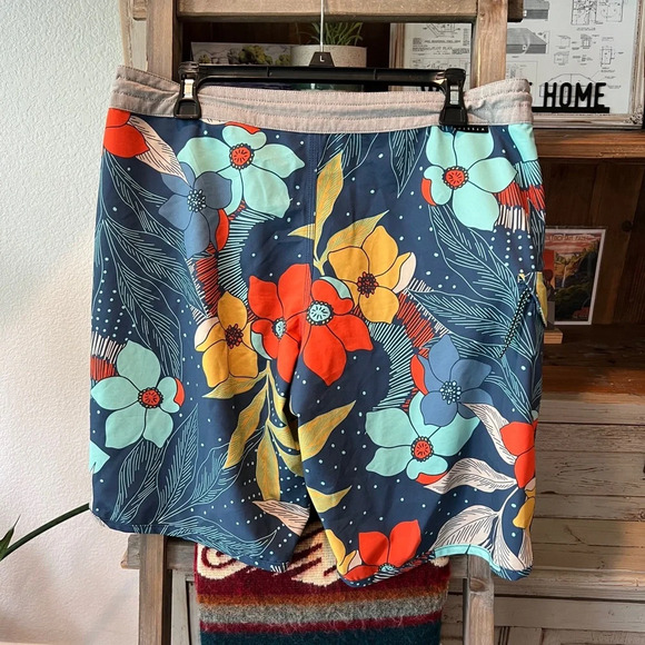 Vissla men’s Mo Bettah board shorts size Large (33 waist) - Picture 3 of 10